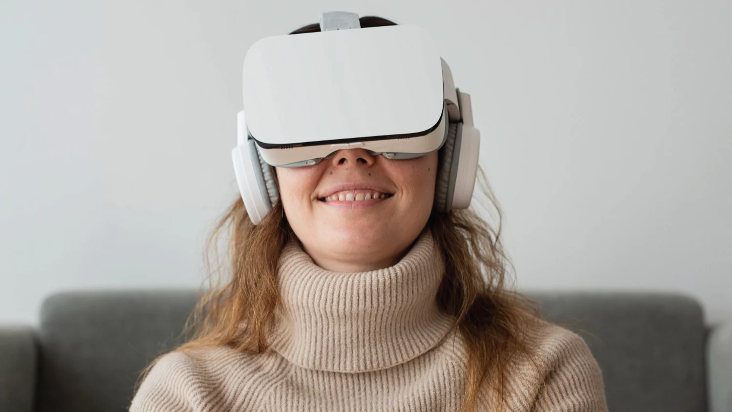 You are currently viewing Apple Vision Pro 2 : What’s New in Apple’s AR/VR Headset?